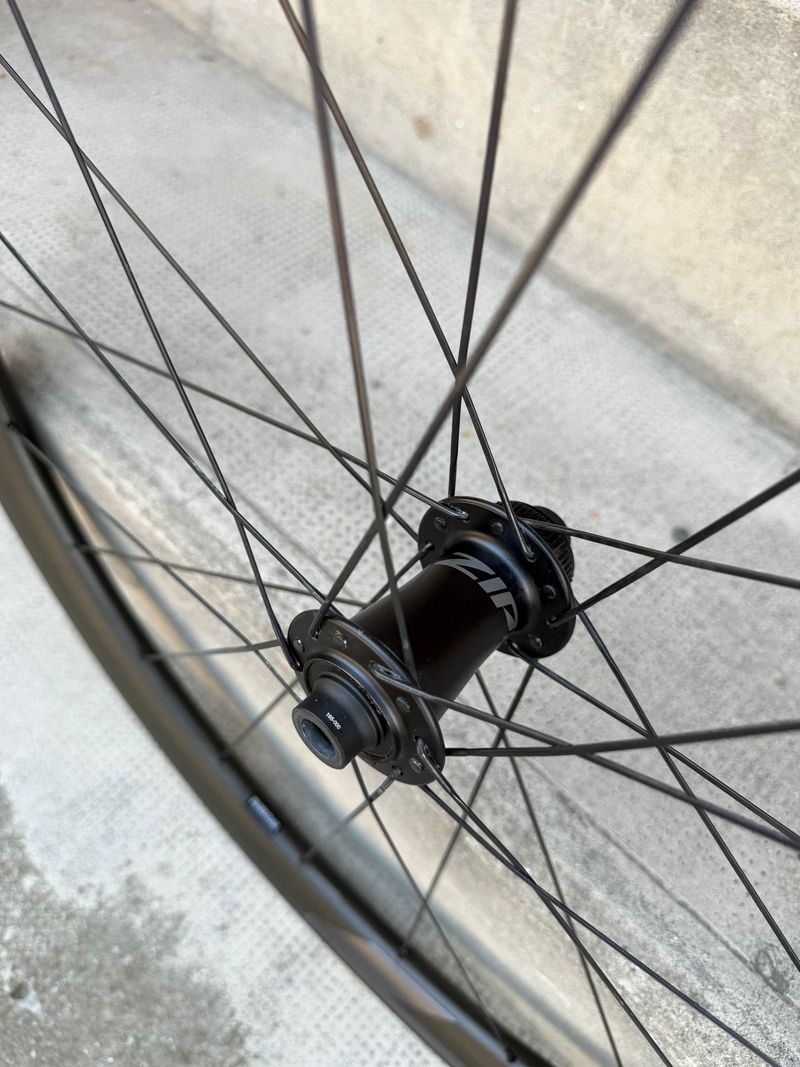 Used Zipp 303 Firecrest 2022 bike — image 6 of 17