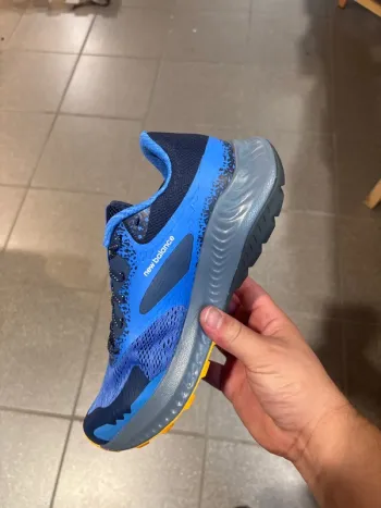 New Balance Running Shoes bike d'occasion — image 2 sur 5