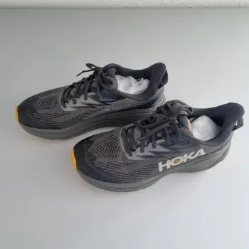 Used Hoka Challenger 8 GTX bike — image 5 of 7