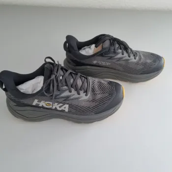 Used Hoka Challenger 8 GTX bike — image 3 of 7