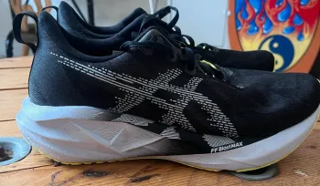 Used Asics Novablast 5 bike — image 2 of 4