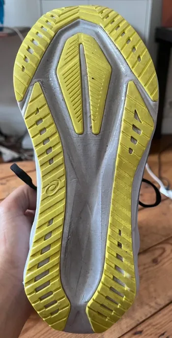 Used Asics Novablast 5 bike — image 3 of 4
