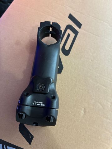 Used Specialized Tarmac Integrated Stem bike — image 5 of 10