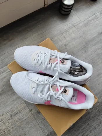 Nike Laufschuhe weiß pink Gr. 40 bike d'occasion — image 6 sur 6