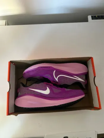 Nike Vomero 17 bike usato