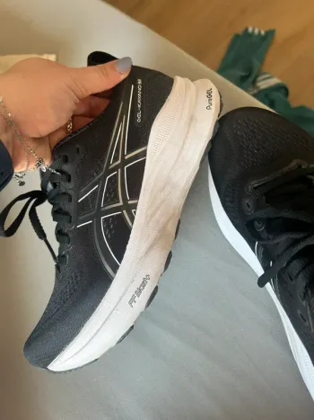 Used Asics Gel-Kayano 32 bike