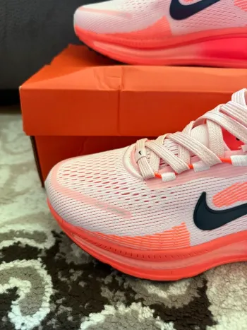 Gebrauchtes Look Nike Air Zoom Vomero 18 bike — Bild 2 von 6