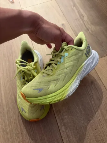 Hoka Arahi 6 bike usato — immagine 2 di 5