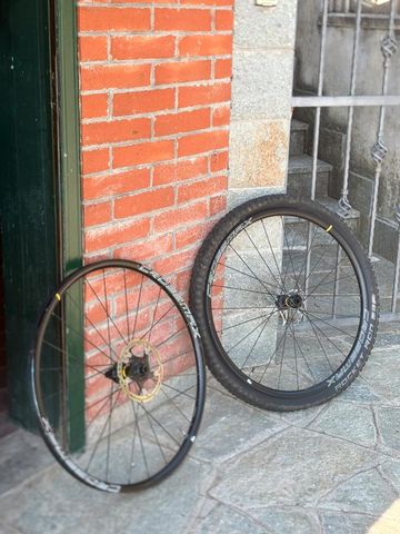 Used Mavic Cerchi 27.5 bike — image 1 of 6