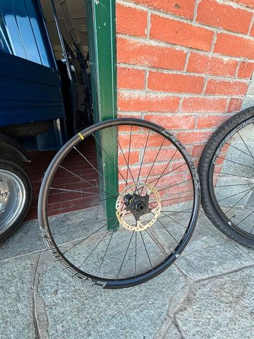 Used Mavic Cerchi 27.5 bike — image 2 of 6