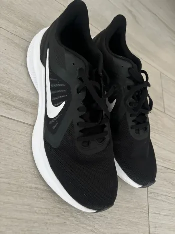 Nike Scarpe running nere - 43 bike usato