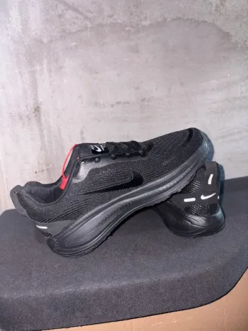 Used Nike Vomero 18 bike — image 3 of 7