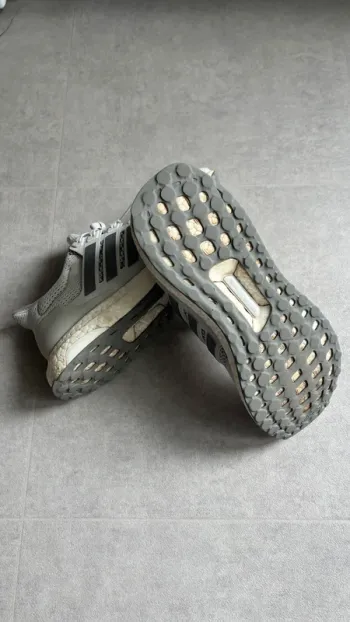 Adidas Ultraboost bike usato — immagine 5 di 11