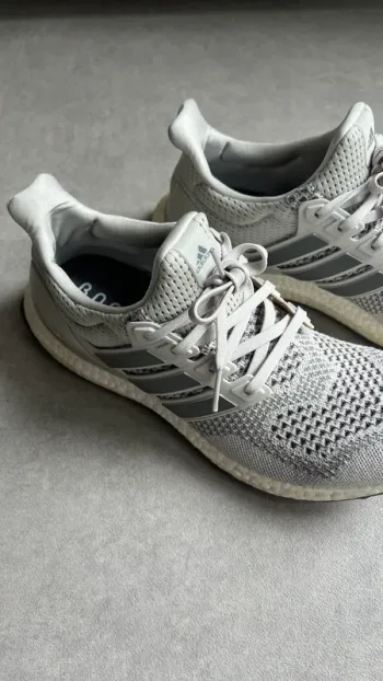Adidas Ultraboost bike usato — immagine 3 di 11