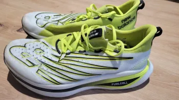 Used New Balance Super Comp Elite bike — image 2 of 5