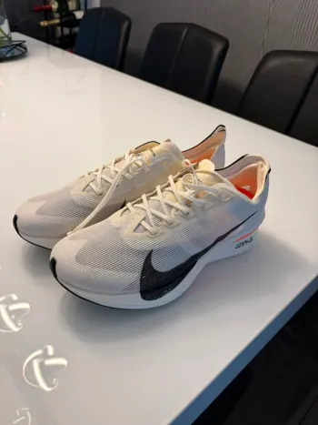 Used Nike Vaporfly 4% Flyknit bike