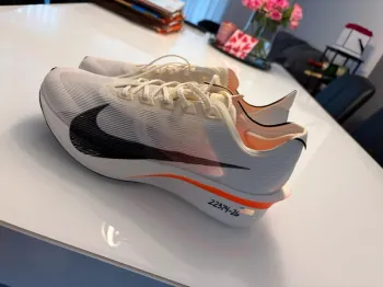 Used Nike Vaporfly 4% Flyknit bike — image 2 of 3