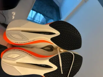Used Nike Vaporfly 4% Flyknit bike — image 3 of 3