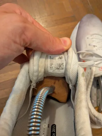Used New Balance 1080 V14 bike — image 10 of 12
