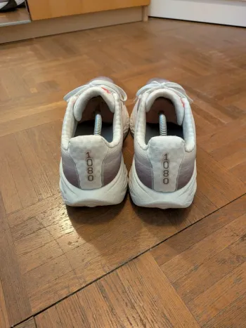 Used New Balance 1080 V14 bike — image 4 of 12