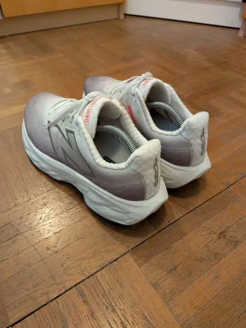 Used New Balance 1080 V14 bike — image 5 of 12