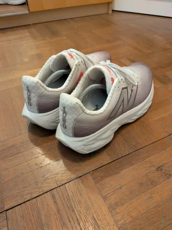 Used New Balance 1080 V14 bike — image 3 of 12