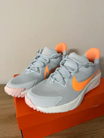 Brugt White Nike Running Shoes bike — billede 2 af 6