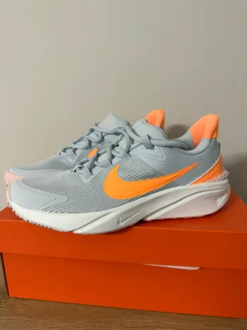 Brugt White Nike Running Shoes bike — billede 3 af 6