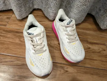 Gebrauchtes Hoka Laufschuhe weiß Größe 39 bike — Bild 2 von 4