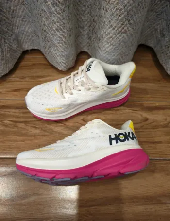 Używany Hoka Chaussure blanche taille 38 bike — zdjęcie 3 z 4