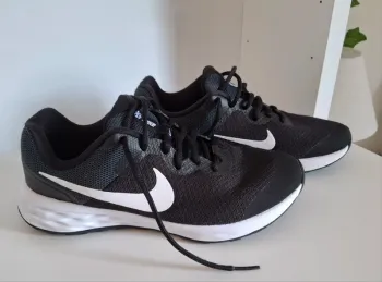 Nike Baskets sport noires 36.5 bike d'occasion — image 2 sur 4