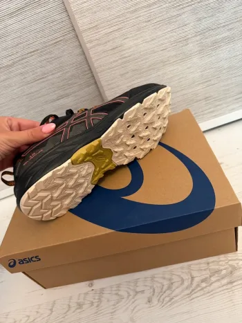 Použité Asics Gel-Venture 10 WP bike — obrázek 2 z 6