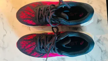 Used Asics Novablast 3 bike — image 8 of 13