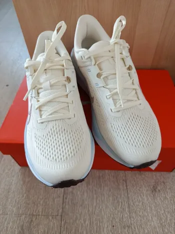 Rose Nike Quest 6 bike d'occasion — image 4 sur 5