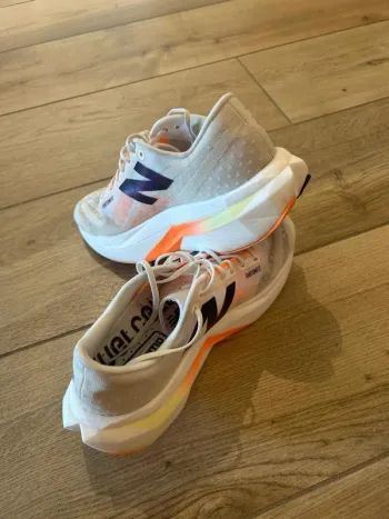 Gebrauchtes New Balance Supercomp Elite V4 bike — Bild 2 von 2