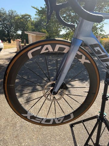 Tweedehands Cadex 50 Ultra Disc 2026 bike — afbeelding 2 van 9