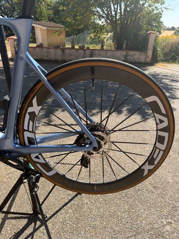 Tweedehands Cadex 50 Ultra Disc 2026 bike — afbeelding 6 van 9