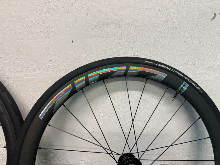 Brugt Zipp 303 Firecrest 2024 bike — billede 3 af 6