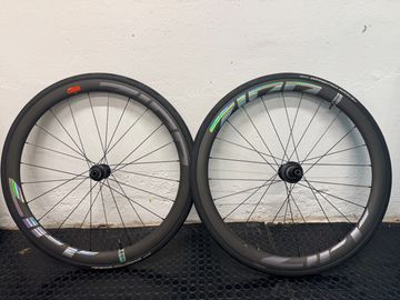 Tweedehands Zipp 303 Firecrest 2024 bike — afbeelding 1 van 6