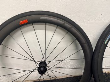 Brugt Zipp 303 Firecrest 2024 bike — billede 2 af 6