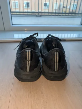 Brugt Asics Novablast 5 bike — billede 2 af 2