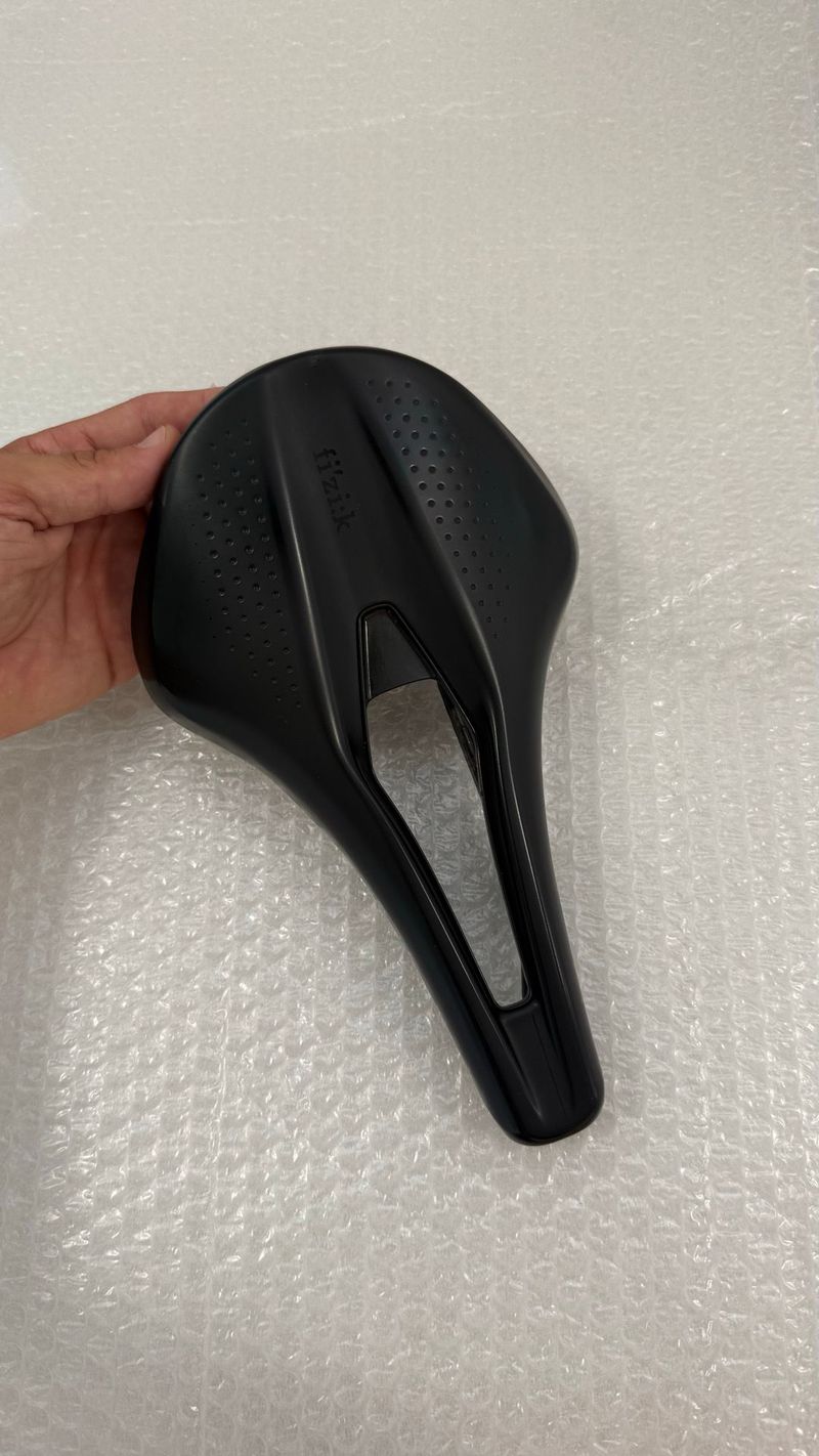 Used Fizik Argo Tempo R1 carbon 160mm as new 2026 Saddles & Seatposts