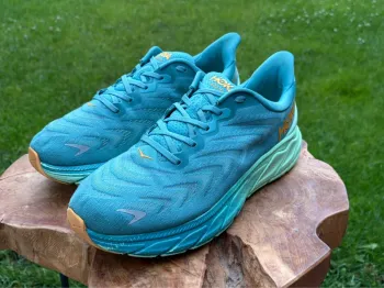 Hoka Arahi 6 bike usato
