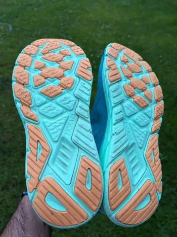 Hoka Arahi 6 bike usato — immagine 7 di 8