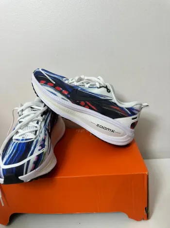 Used Nike Vomero 18 SE bike — image 8 of 15