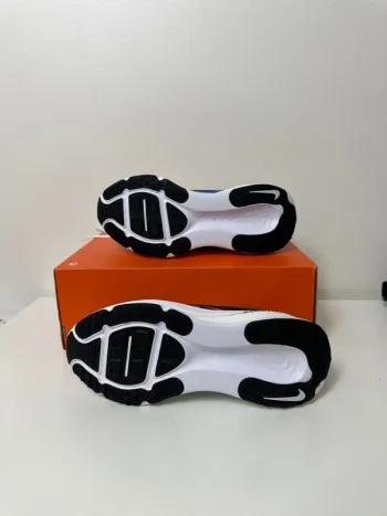 Used Nike Vomero 18 SE bike — image 4 of 15