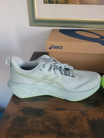 Asics Novablast 5 bike usato — immagine 3 di 10