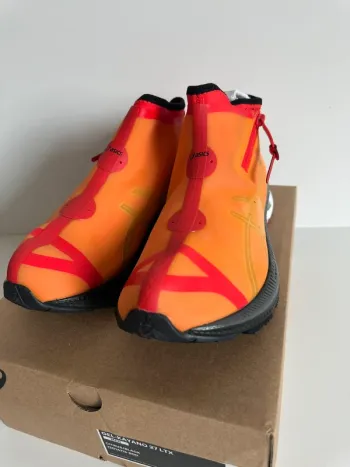 Używany Orange Asics x Vivienne Westwood Gel-Kayano 27 bike — zdjęcie 3 z 14