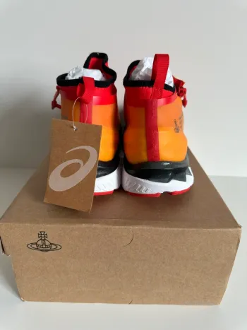 Używany Orange Asics x Vivienne Westwood Gel-Kayano 27 bike — zdjęcie 4 z 14