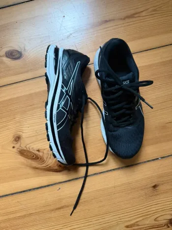 Gebrauchtes Asics Laufschuhe Größe 42 bike